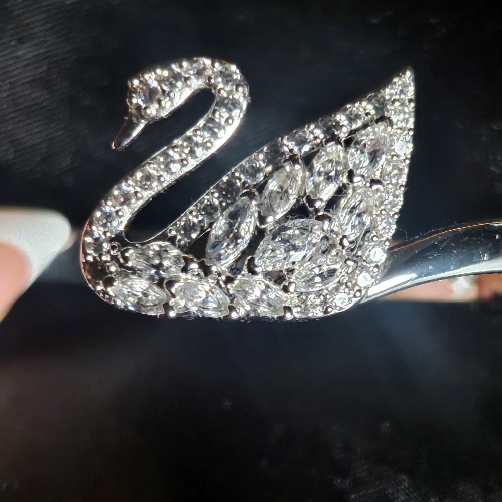Elegant Swarovski Silver Swan Cuff